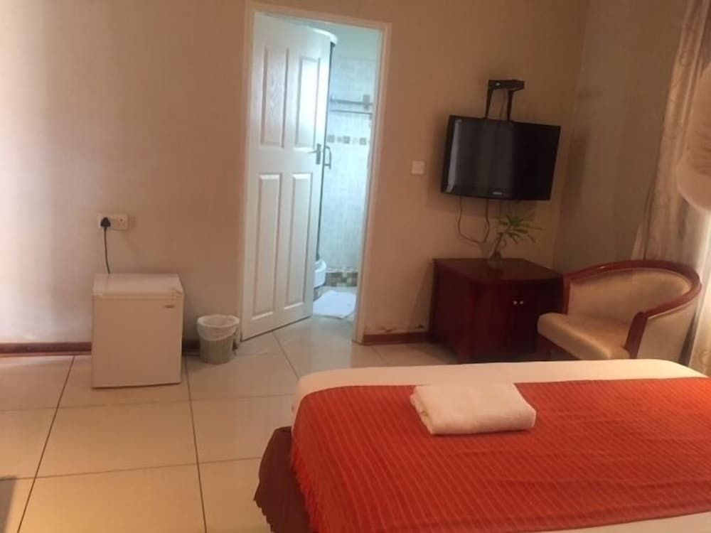 Comfort Palace Guesthouse Kasane Standard Double Room 5