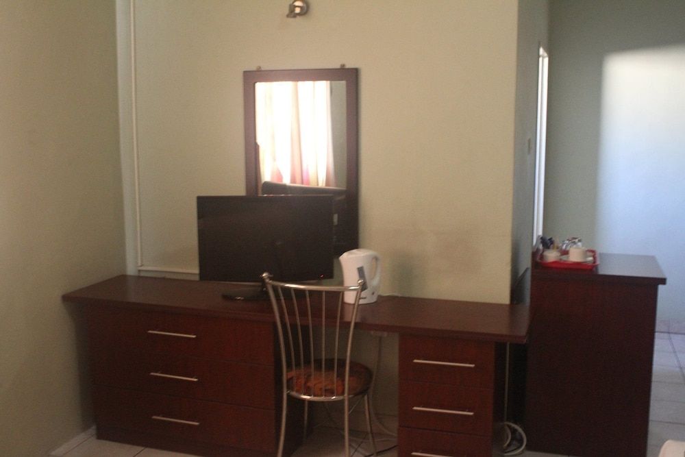 City Inn Lodge Twin Room, Garden View 5