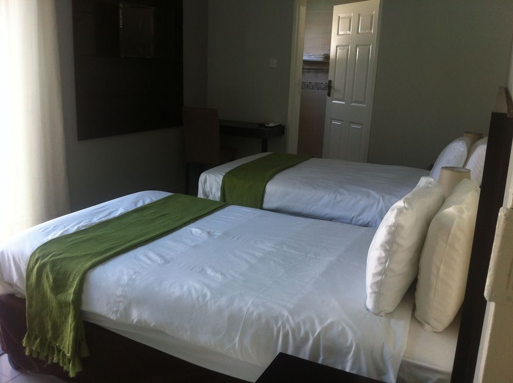 Cosy Palms Guest House Standard Twin Room, Garden View 2