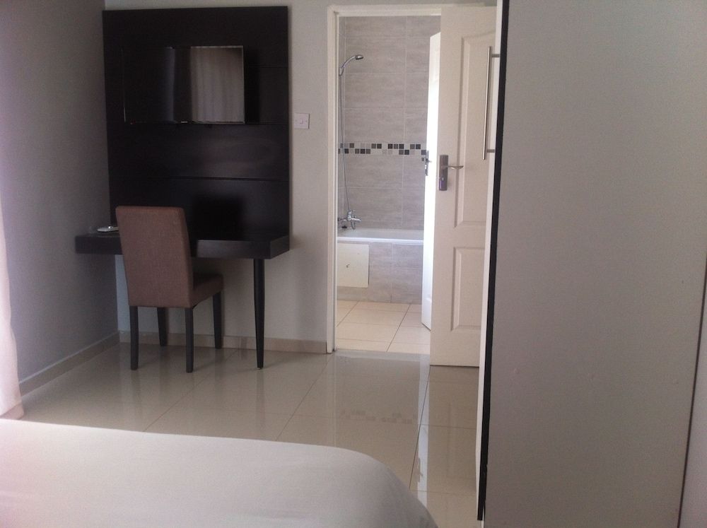 Cosy Palms Guest House Standard Double Room, Garden View 11