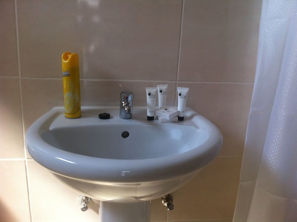 Cosy Palms Guest House Standard Double Room, Garden View 9