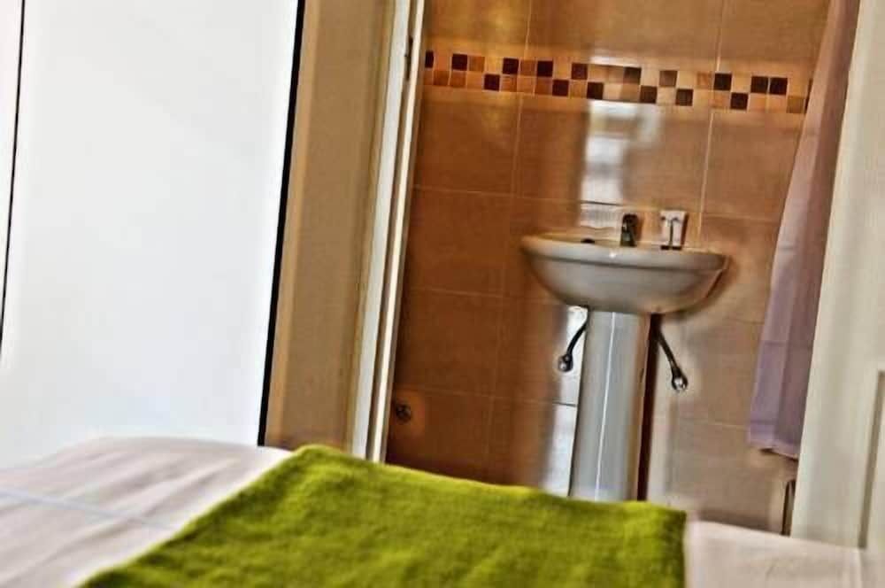 Cosy Palms Guest House Standard Double Room, Garden View 5