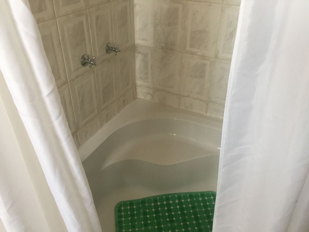 The Nest Lodge Twin Room, Garden View 7