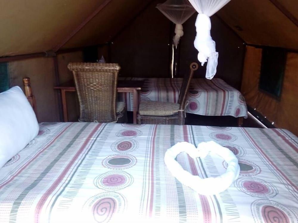 Liya Lodge and Campsite Chalet 4