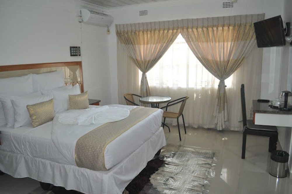 Crown Guest Lodge Executive Room 9