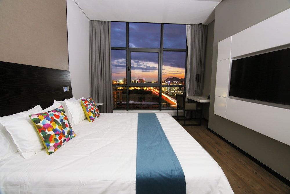 Room 50 Two Standard Room, 1 King Bed, City View 3