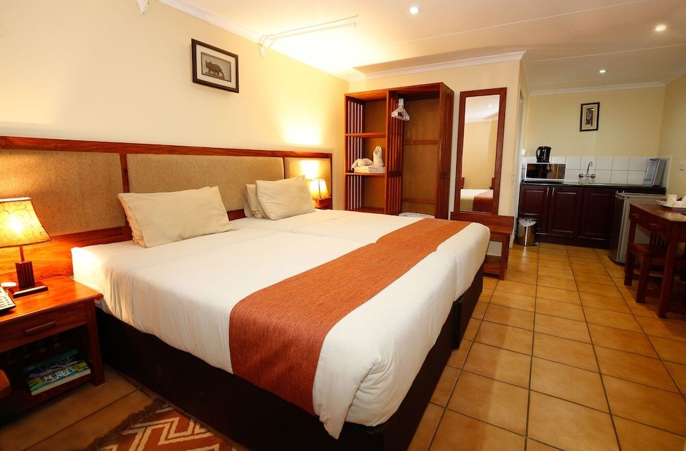 Mokoro Lodge Twin Room 2