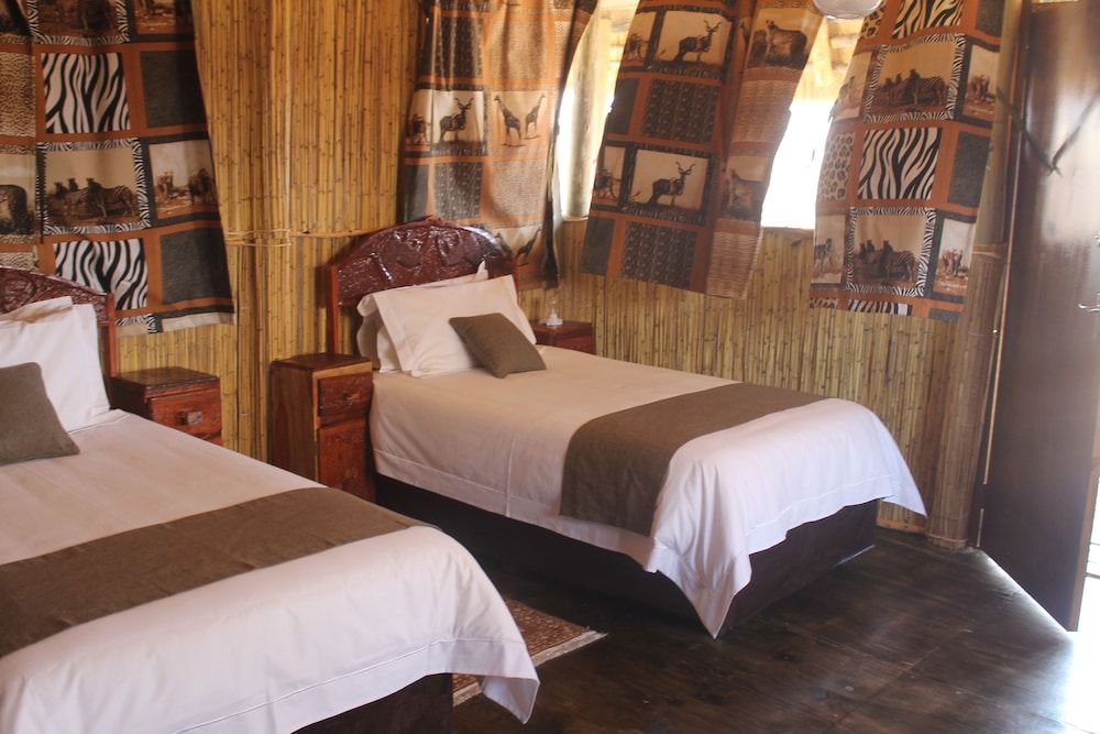 Dzibanana Lodge & Camping