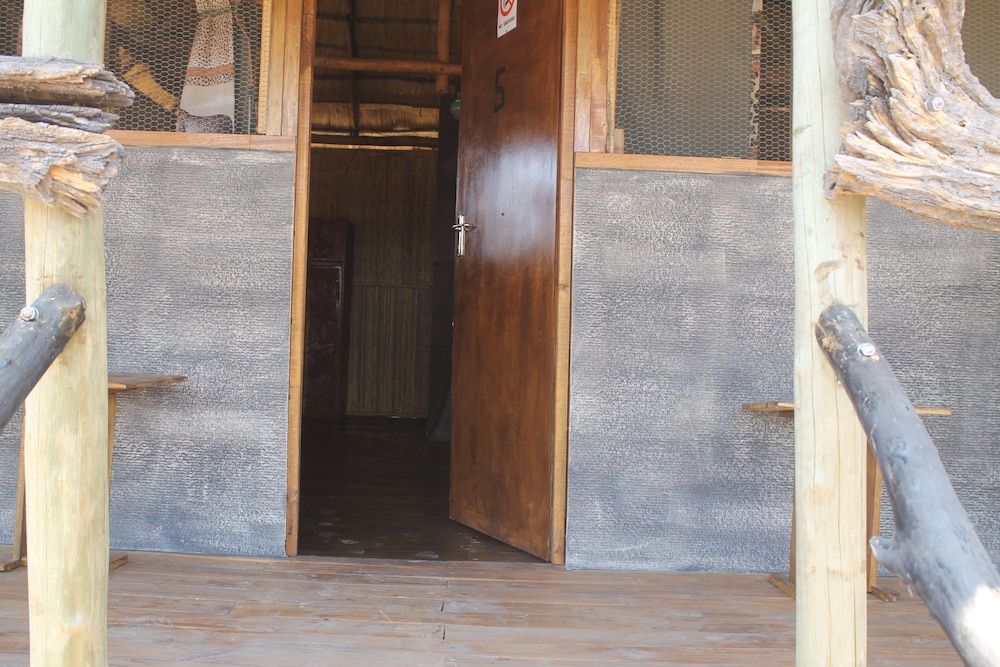 Dzibanana Lodge & Camping