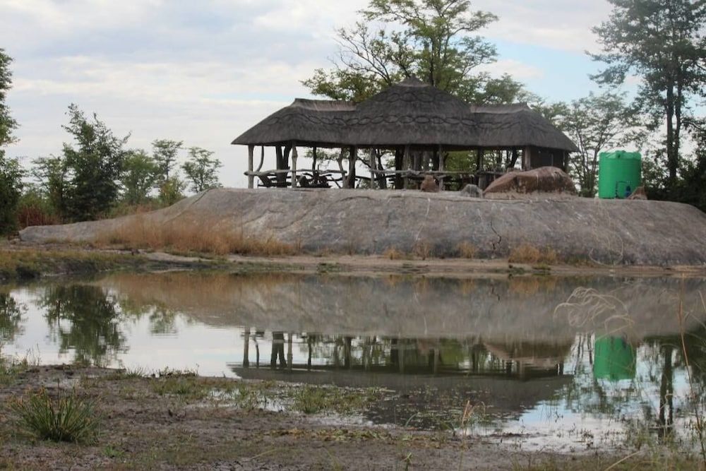 Dzibanana Lodge & Camping