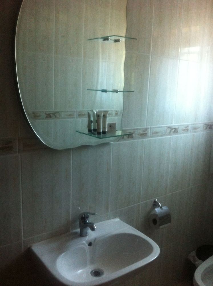 Amariah Guest House Twin Room, Garden View 5