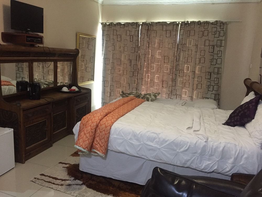 Amariah Guest House Executive Room, Garden View 2