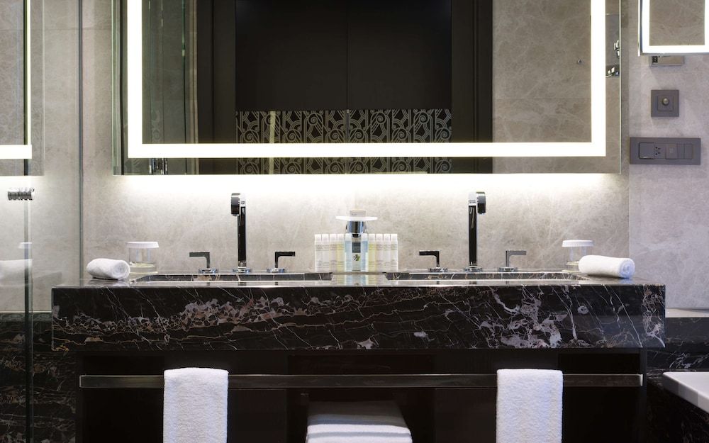 DoubleTree by Hilton Hotel Minsk Suite (Ambassador) 5