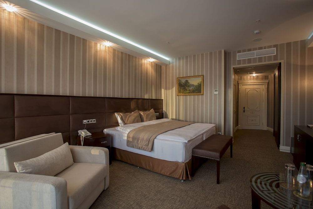 Boutique Hotel Buta Family Room 9