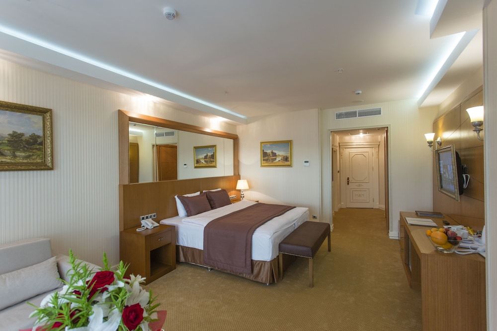 Boutique Hotel Buta Family Room 6