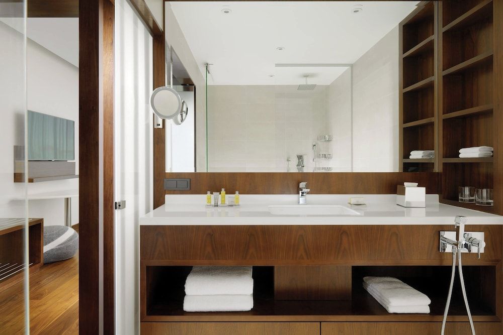 Minsk Marriott Hotel Classic Room, 1 King Bed, City View 4