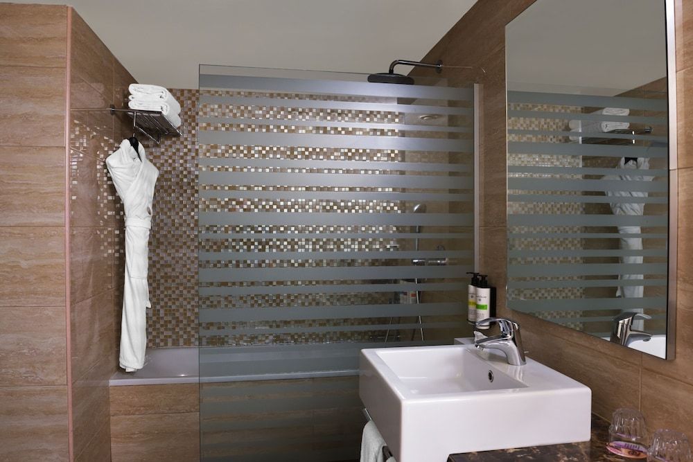 Pullman Kinshasa Grand Hotel Standard Room, 2 Twin Beds 14