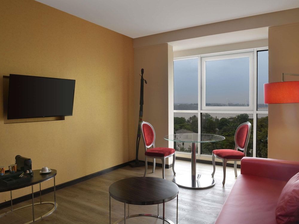 Pullman Kinshasa Grand Hotel Executive Suite, 1 King Bed 13