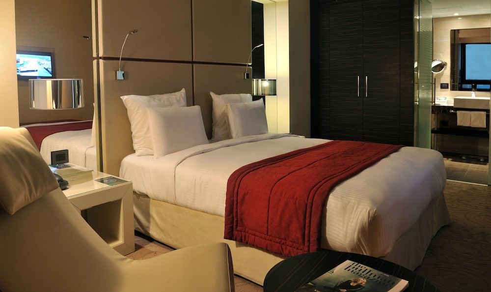Pullman Kinshasa Grand Hotel Executive Suite, 1 King Bed 2