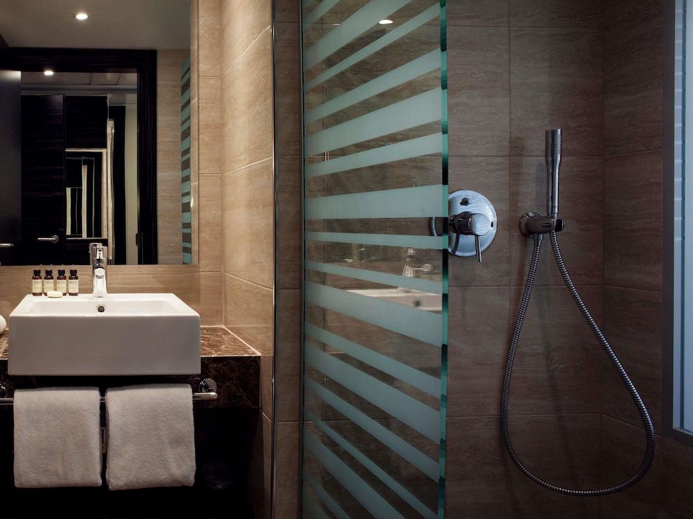 Pullman Kinshasa Grand Hotel Standard Room, 2 Twin Beds 12