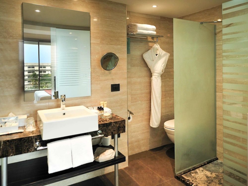 Pullman Kinshasa Grand Hotel Executive Suite, 1 King Bed 9