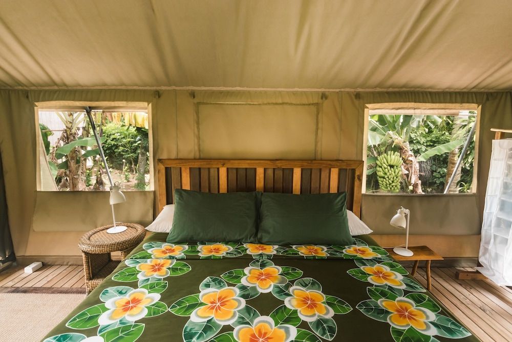 Romantic Tent, Bathtub, Mountain View