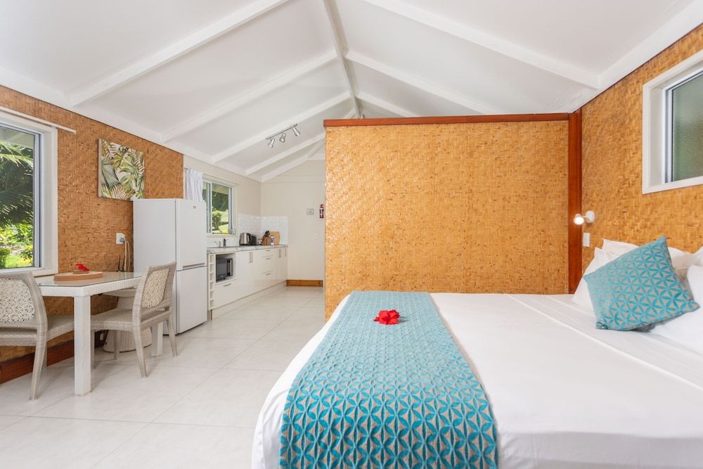 Standard Bungalow, Partial Lagoon View (Air-Conditioned)