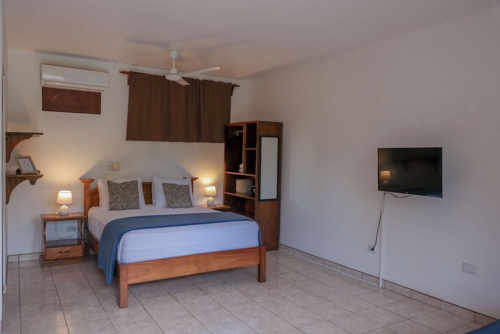 Hotel Villa Del Sol Standard Studio, Kitchen, Garden View 3