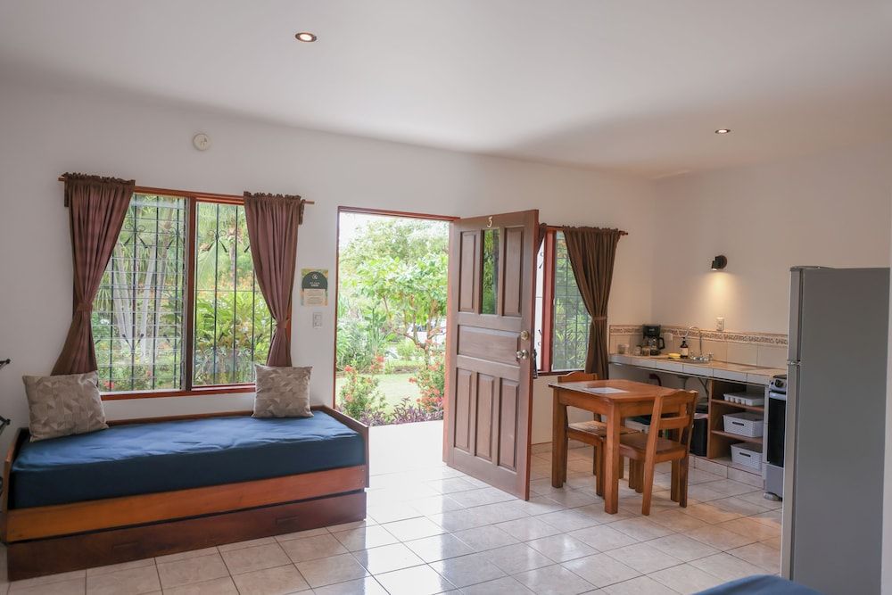 Hotel Villa Del Sol Standard Studio, Kitchen, Garden View 5