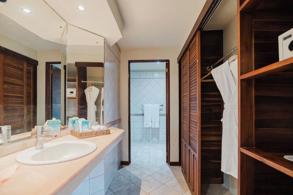 Papagayo Golden Palms Beachfront Hotel Family Suite 9