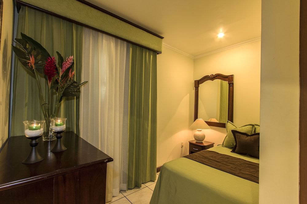 Hotel Boutique Iguana Verde Standard Triple Room, Pool View