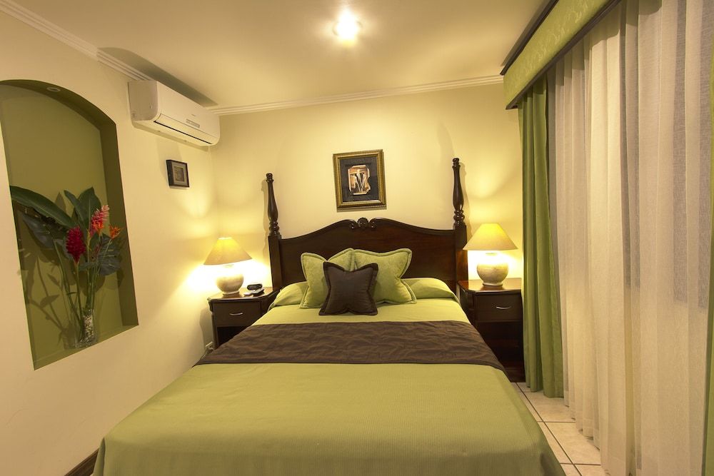 Hotel Boutique Iguana Verde Standard Triple Room, Pool View 6