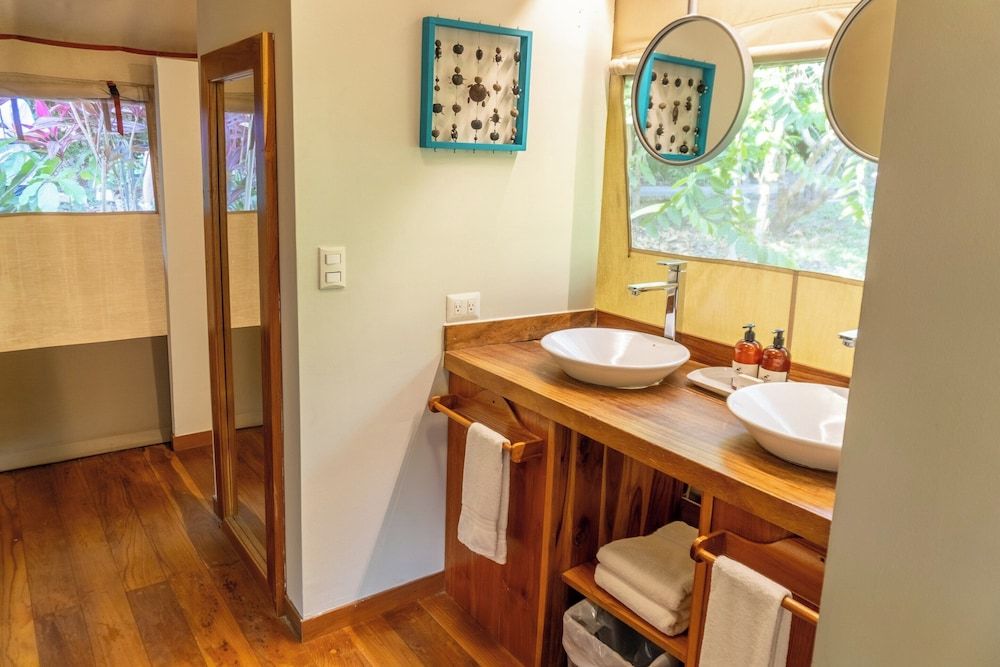 Isla Chiquita Glamping Hotel Premium Tent Ocean View King Bed with A/C 4