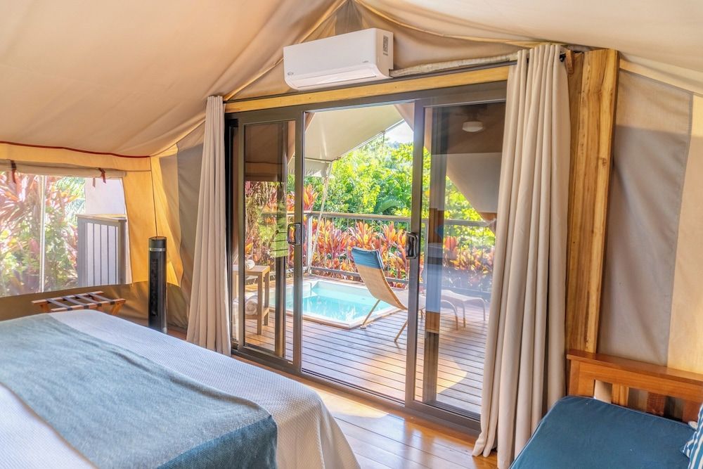 Isla Chiquita Glamping Hotel Premium Tent Ocean View King Bed with A/C
