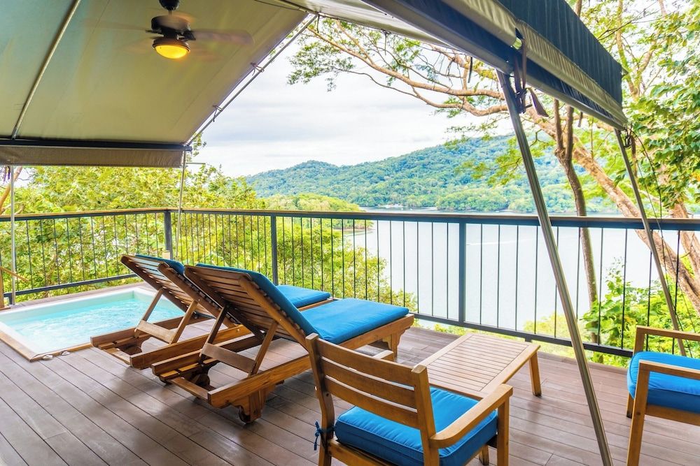 Isla Chiquita Glamping Hotel Premium Tent Ocean View King Bed 4