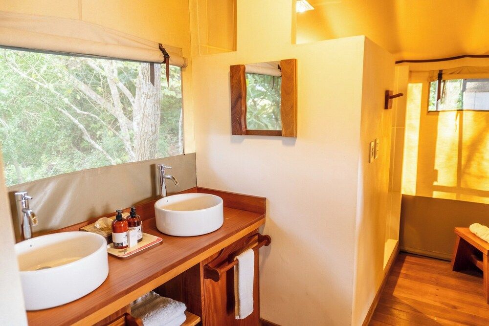 Isla Chiquita Glamping Hotel Family Tent Suite 8