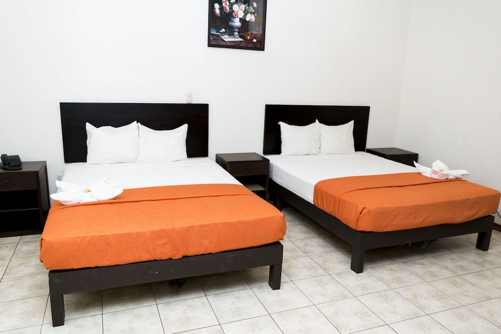 Standard 2 Queen Beds - No Window