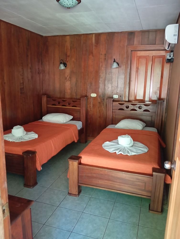 Miss Junies Lodge Standard Double Room, 2 Twin Beds 3