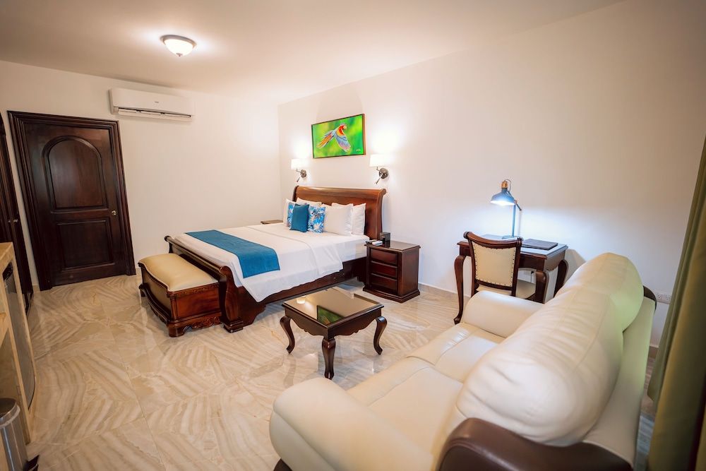 Junior Suite, Bathtub, Garden View