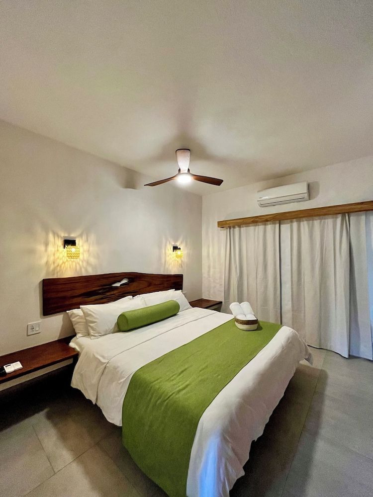 Hotel El Manglar Superior Villa, 1 King Bed, Kitchen, Pool View 2