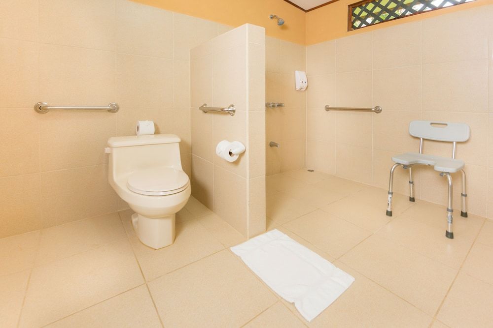 Laguna Lodge Full Board Standard Room + Tours + Transfer In/Out San Jose 6