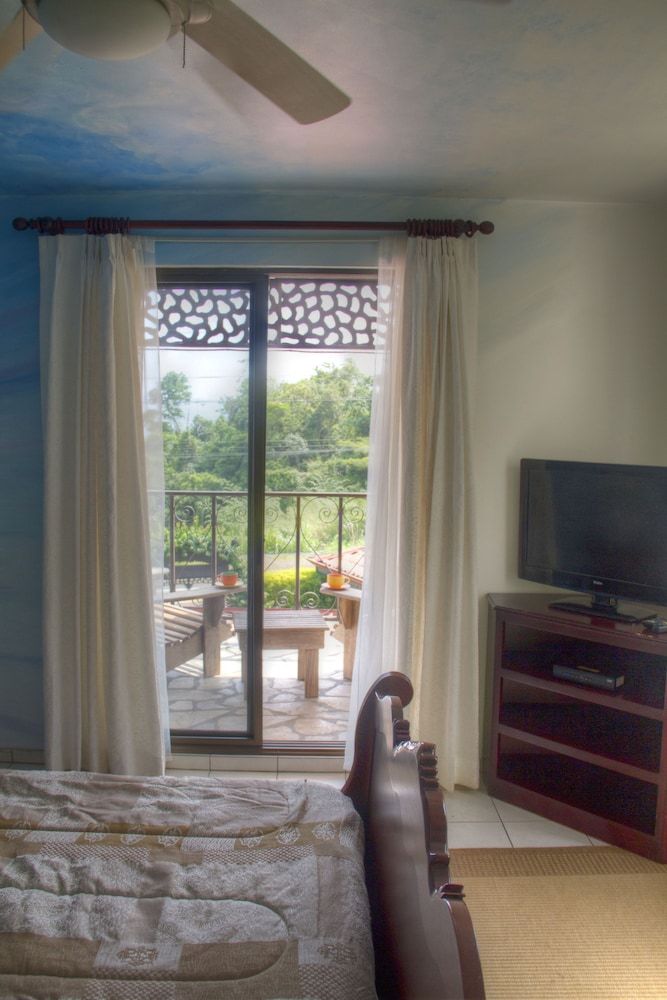 Gingerbread Hotel and Restaurant Honeymoon Room, 1 Bedroom, Balcony, Lake View 3