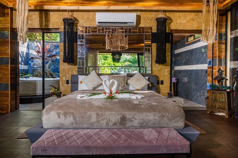 Ocho Artisan Bungalows - Adults only Luxury Ocean and Pool Front Bungalow 2