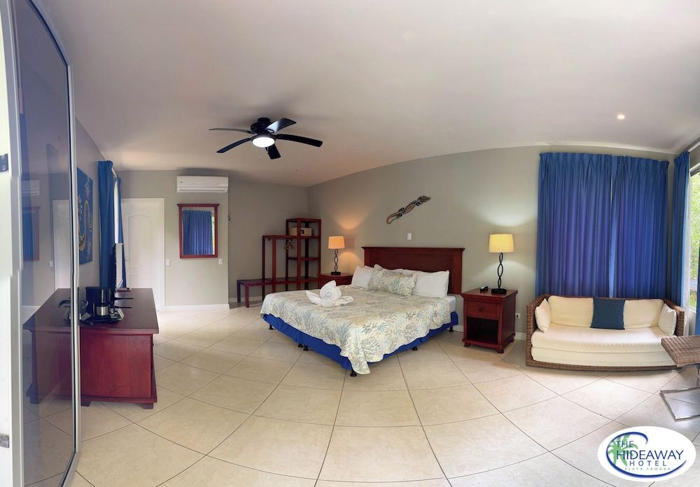 The Hideaway Hotel Deluxe King Room 8