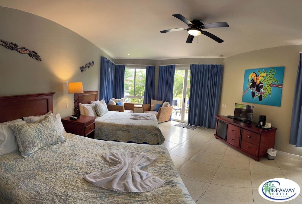 The Hideaway Hotel Deluxe Room, 2 Queen Beds 8