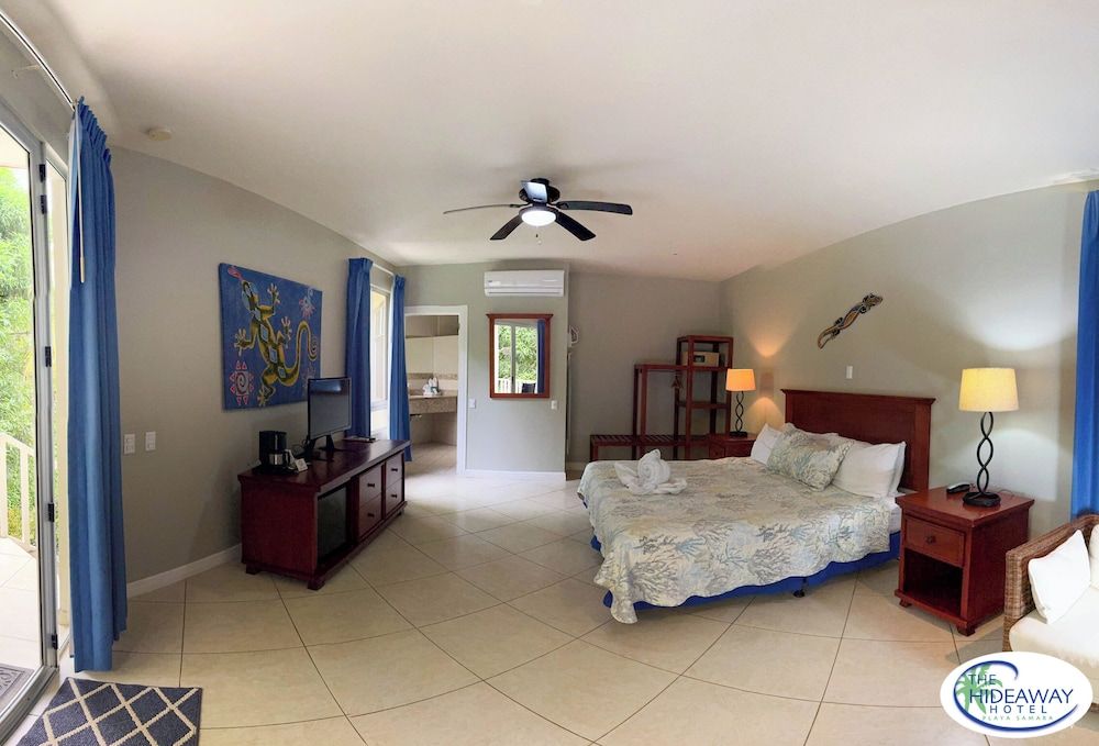 The Hideaway Hotel Deluxe King Room 7