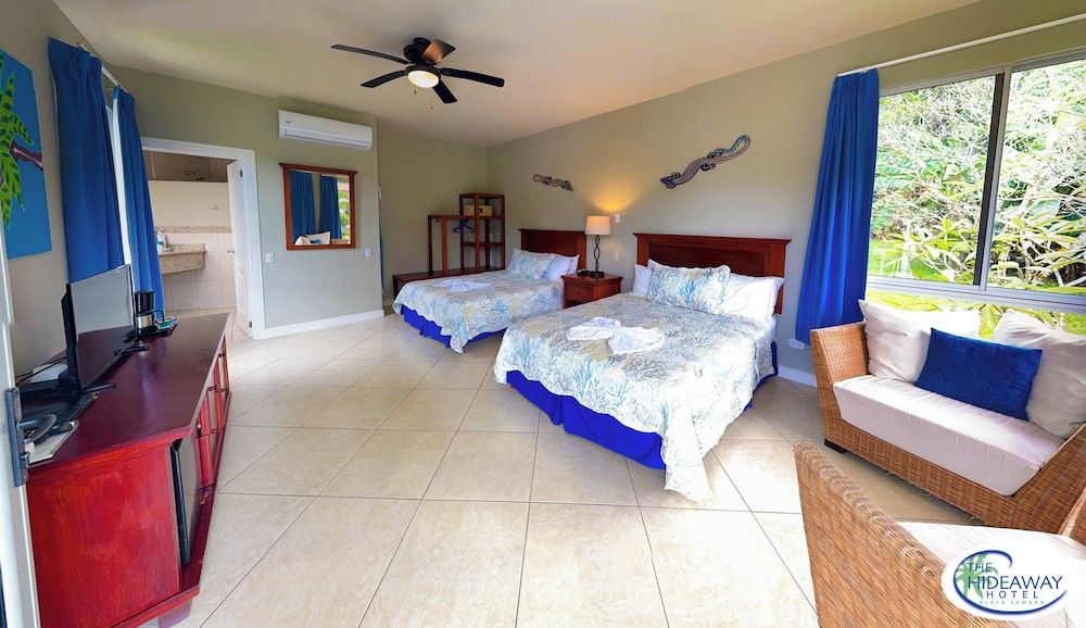 The Hideaway Hotel Deluxe Room, 2 Queen Beds 13