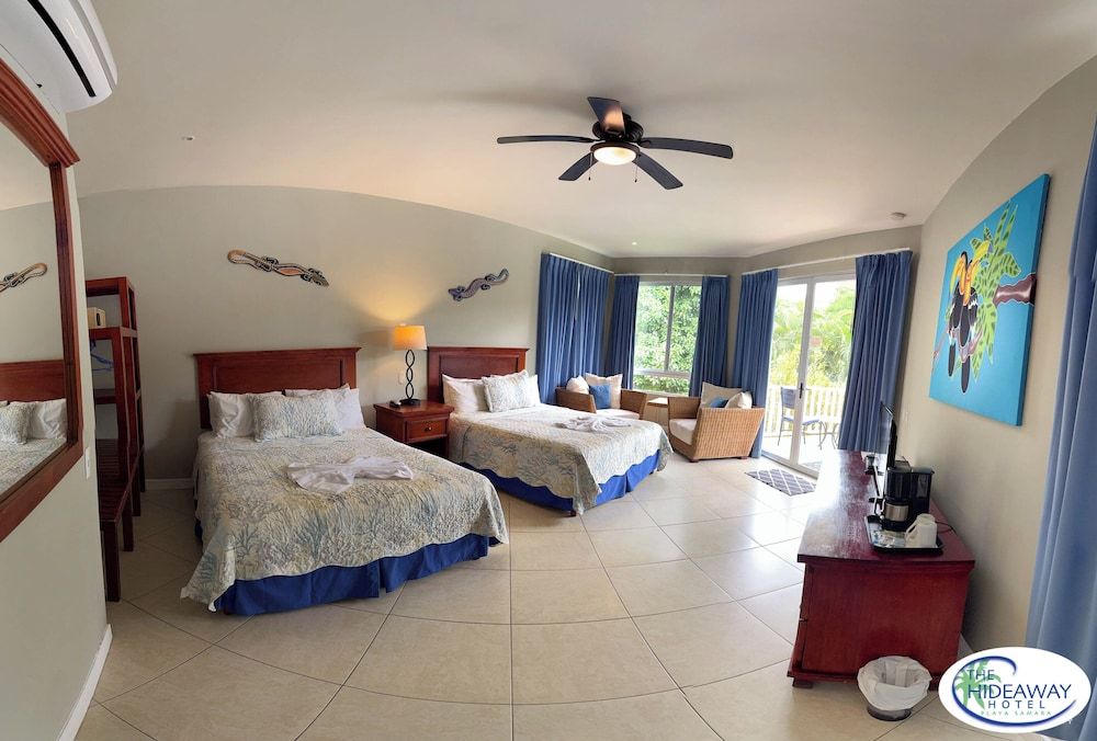 The Hideaway Hotel Deluxe Room, 2 Queen Beds 10