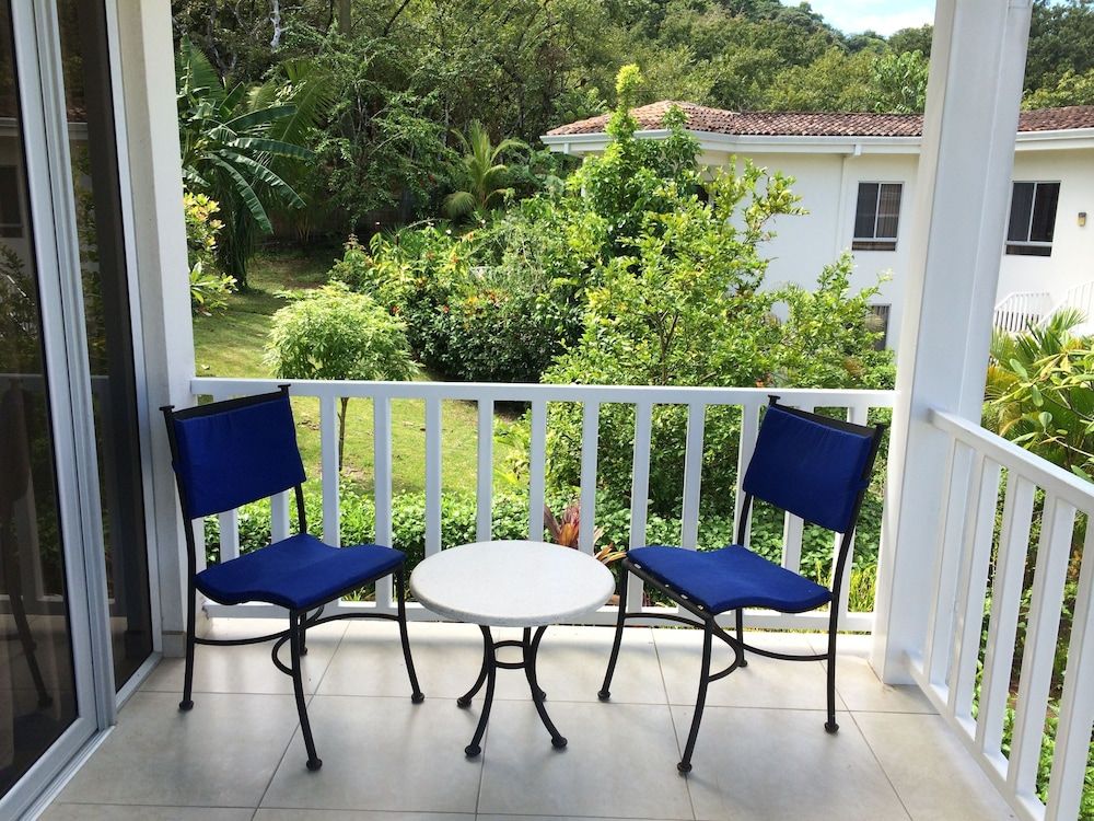 The Hideaway Hotel Deluxe Room, 2 Queen Beds 17