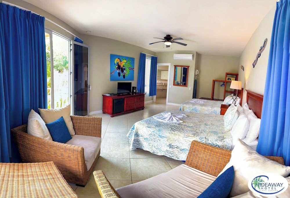 The Hideaway Hotel Deluxe Room, 2 Queen Beds 7